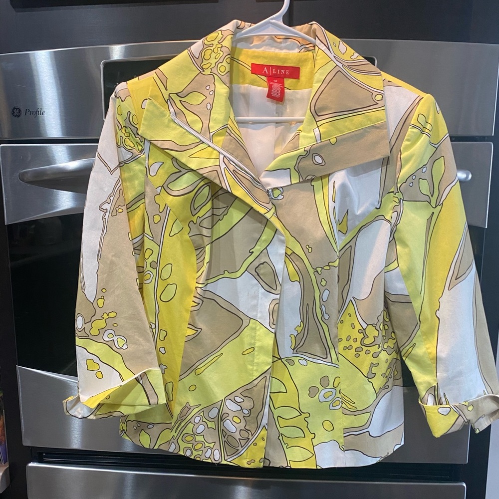 A Line Yellow and White Zippered Jacket